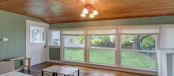 Cozy Grants Pass Home ~ 9 Mi to Rogue River Access