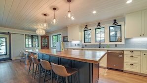 Rumah (6 Bedrooms) | Interior