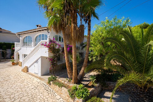Schöne Villa für 10 pax in der Nähe von Moraira mit Privatem Pool und Meerblick