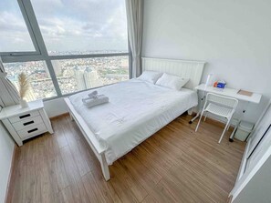 2 bedrooms, iron/ironing board, WiFi, bed sheets - Modern 2BR Best City Views @Landmark Vinhomes C3
 (Thành phố Hồ Chí Minh)
