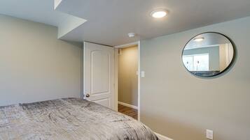 House (6 Bedrooms) | Interior