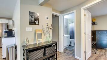 House (6 Bedrooms) | Interior