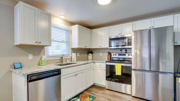 House (6 Bedrooms) | Interior