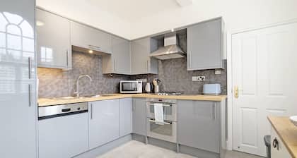 5 The Clock House - a flat that sleeps 2 guests in 1 bedroom