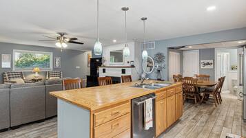 House (3 Bedrooms) | Interior