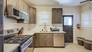 Cottage (2 Bedrooms) | Interior