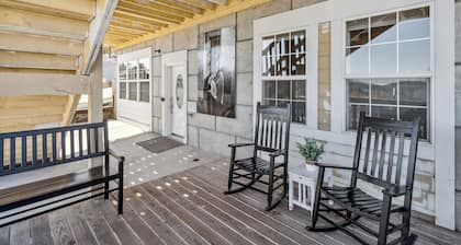 Mountain-view Deck: Stylish Virginia City Apt!