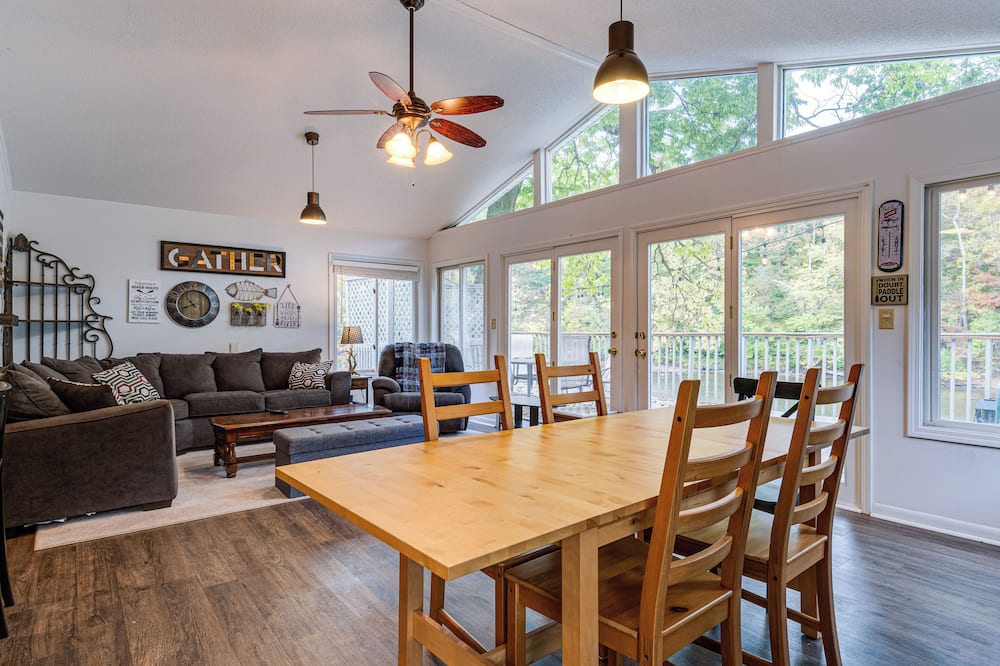 Riverfront Brookston Retreat w/ Deck & River Tubes - Brookston, IN