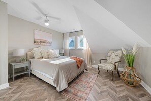 4 bedrooms, free WiFi, bed sheets - 4 Bedroom Stylish Downtown Condo (Sandusky)