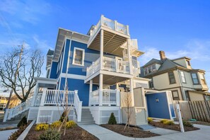 Exterior - 4 Bedroom Stylish Downtown Condo (Sandusky)