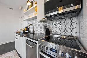 Fridge, microwave, oven, stovetop - Stylish Boutique Style Condo (Sandusky)