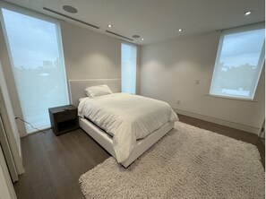 6 bedrooms, WiFi, bed sheets