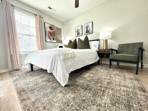 3 Schlafzimmer, Schreibtisch, Bügeleisen/Bügelbrett, Reisekinderbett
