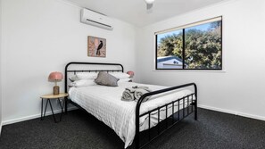 3 bedrooms, iron/ironing board, free WiFi, bed sheets