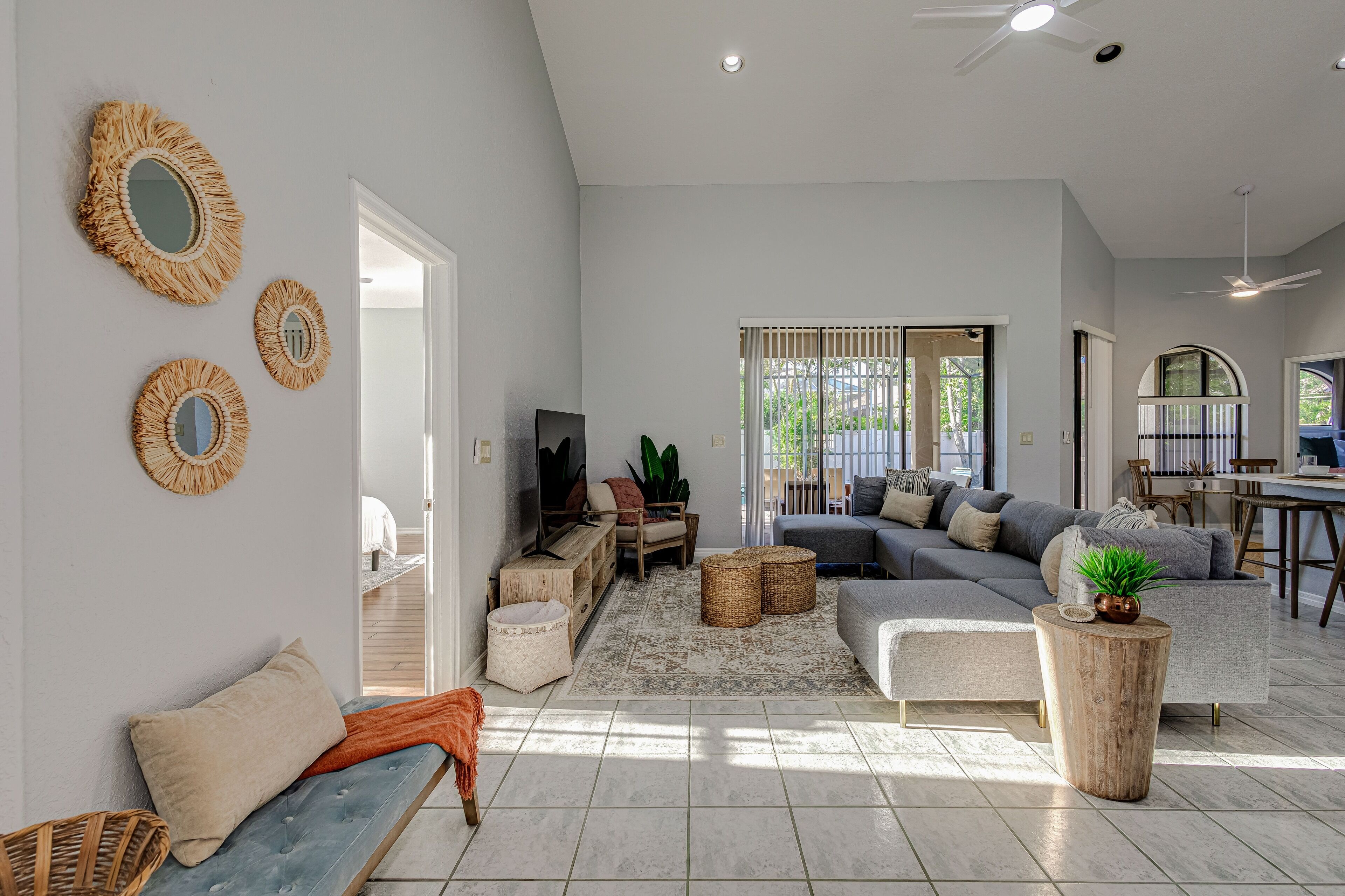 Fernseher, Tischtennisplatte