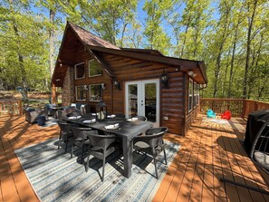 Outdoor dining - Panoramic Mountain Views & Private Hot Tub! 35 min to Pigeon Forge! (Sevierville)