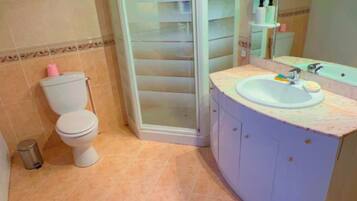 Suihku, pyyhkeet, saippua, sampoo