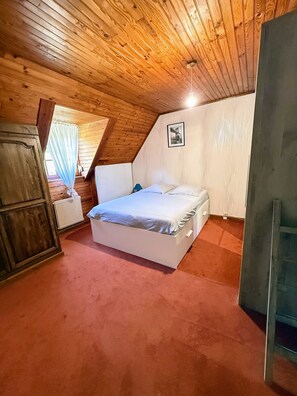 3 chambres, fer et planche à repasser, Wi-Fi gratuit, draps fournis