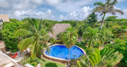 Cute, comfortable casita townhouse, Yal Ku Lagoon close by!