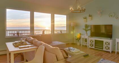 Oceanfront Kenai Villa w/ Fireplace & Deck