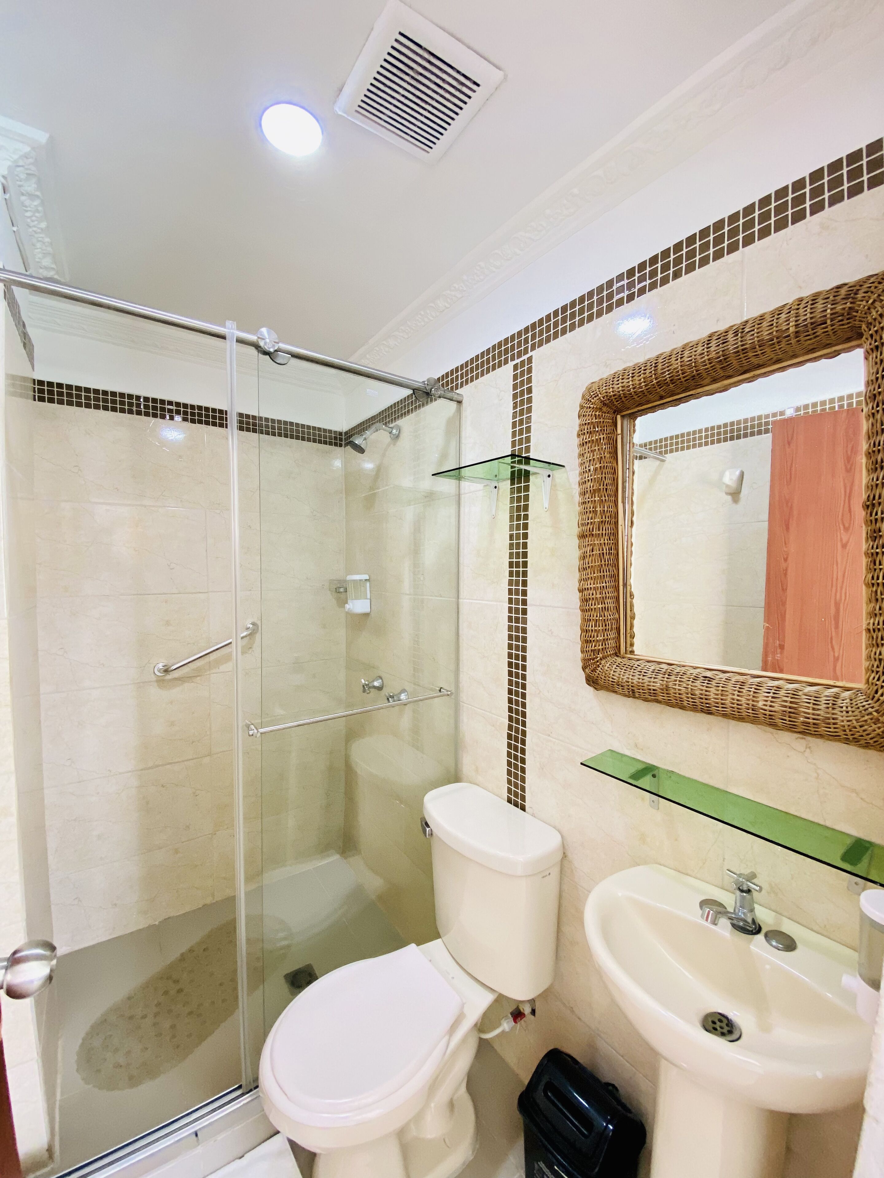 Deluxe Room | Bathroom