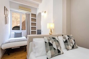2 chambres, fer et planche à repasser, lit parapluie, Wi-Fi gratuit