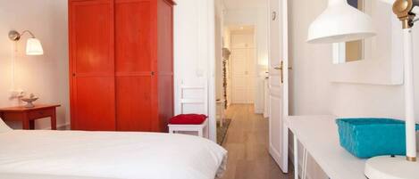 2 chambres, fer et planche à repasser, lit parapluie, Wi-Fi gratuit