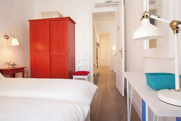 2 bedrooms, iron/ironing board, travel cot, free WiFi