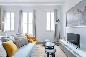 Televisión y oficina 