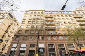 Exterior - This bright designed apartment is the perfect base to discover Barcelona and experience all his charms while staying in a central location. <br>Just 20 mins walking from Sagrada Familia. (Barcelona)