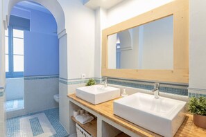 Hårtørrer, håndklæder