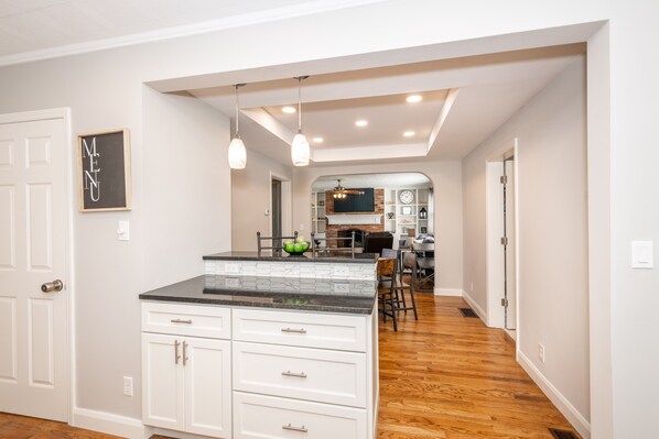 Dining - Cozy and Close to Kings Island (Kings Mills)