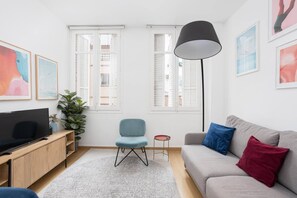 Una Smart TV, una oficina