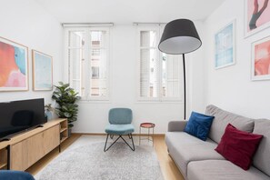 Smart TV, offices - Livefull 2 bedroom in Trendy Gracia (Barcelona)