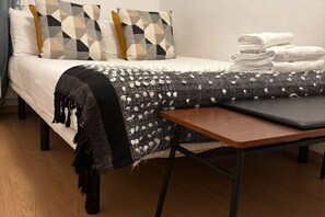 1 dormitorio, tabla de planchar con plancha, wifi gratis y ropa de cama