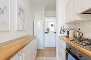 Fridge, microwave, oven, stovetop - Livefull 2 bedroom in Trendy Gracia (Barcelona)