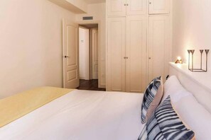 2 chambres, fer et planche à repasser, lit parapluie, Wi-Fi gratuit