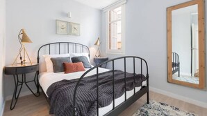 2 chambres, fer et planche à repasser, lit parapluie, Wi-Fi gratuit