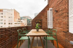 Outdoor dining - Cozy penthouse in the best area of Barcelona (Barcelona)