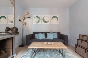 TV, offices - Cozy penthouse in the best area of Barcelona (Barcelona)