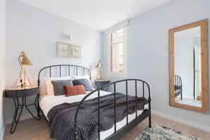 2 chambres, fer et planche à repasser, lit parapluie, Wi-Fi gratuit