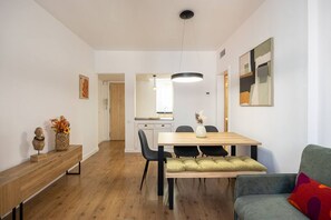 Dining - Charming 2 bedroom in Trendy Gracia (Barcelona)