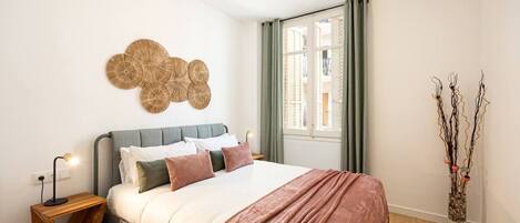 2 bedrooms, iron/ironing board, travel cot, free WiFi