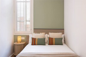 2 室のベッドルーム、アイロン / アイロン台、WiFi (無料)、ベッドシーツ