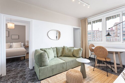 Lovely and cozy 3 bedroom home completely refurbished and designed for a pleasant and comfortable stay in Barcelona.