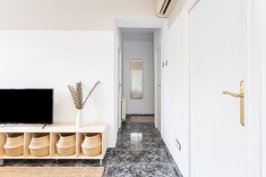 Interior - Lovely and cozy 3 bedroom home completely refurbished and designed for a pleasant and comfortable stay in Barcelona. (Cornellà de Llobregat)