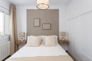Bügeleisen/Bügelbrett, Reisekinderbett, kostenloses WLAN, Bettwäsche
