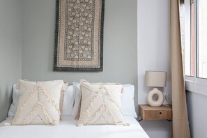 Iron/ironing board, travel cot, free WiFi, bed sheets