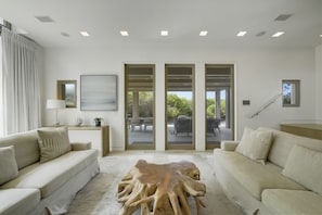 Smart TV - Beachfront Luxury Home in Seaside, Amazing Gulf Views. 2 Adult Bikes! (Santa Rosa Beach)