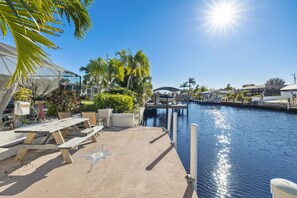 Outdoor dining - Heated pool - Sleeps 8 - Cozy and Serene - Stars Vacation Rentals (Cape Coral)